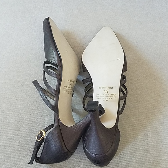 Précis Italian designer toe heels. Gray, 6.5 B - Picture 6 of 8